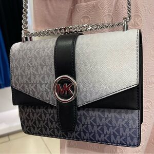 Michael Kors Greenwich Sm Color-Block Signature Logo Flap Crossbody XBODY
Black